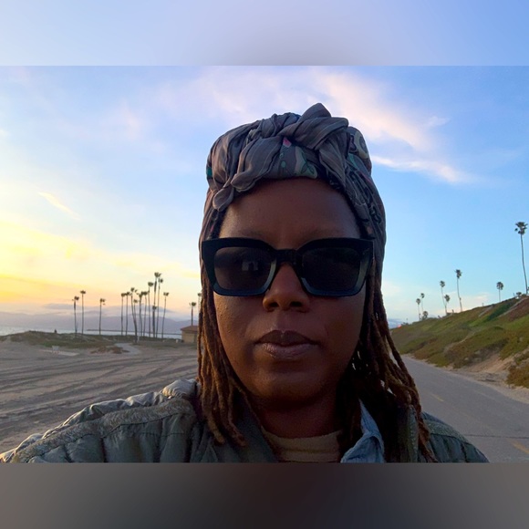 Meet your Posher, Sunny - Picture 1 of 2